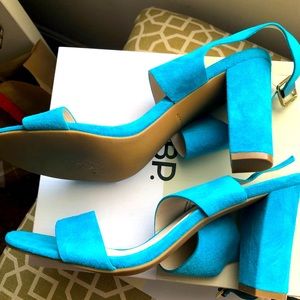 Beautiful teal high heel sandal. Made of suede material.